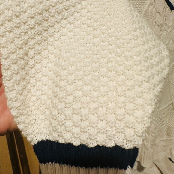 Hollister Women’s XS V neck sweater - Picture 3 of 7